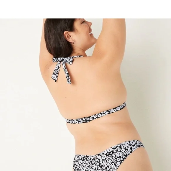 Victoria's Secret Pink Push Up Triangles
Bikini Top/V Front Itsy Bikini bottom - Picture 2 of 6